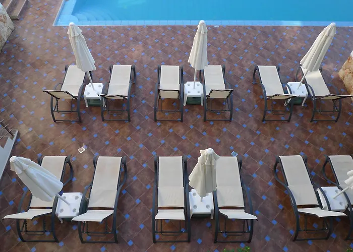 Theros Hotel