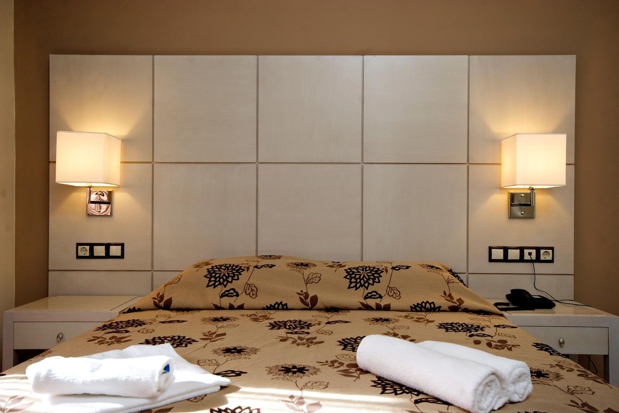Theros Aparthotel Tavronitis