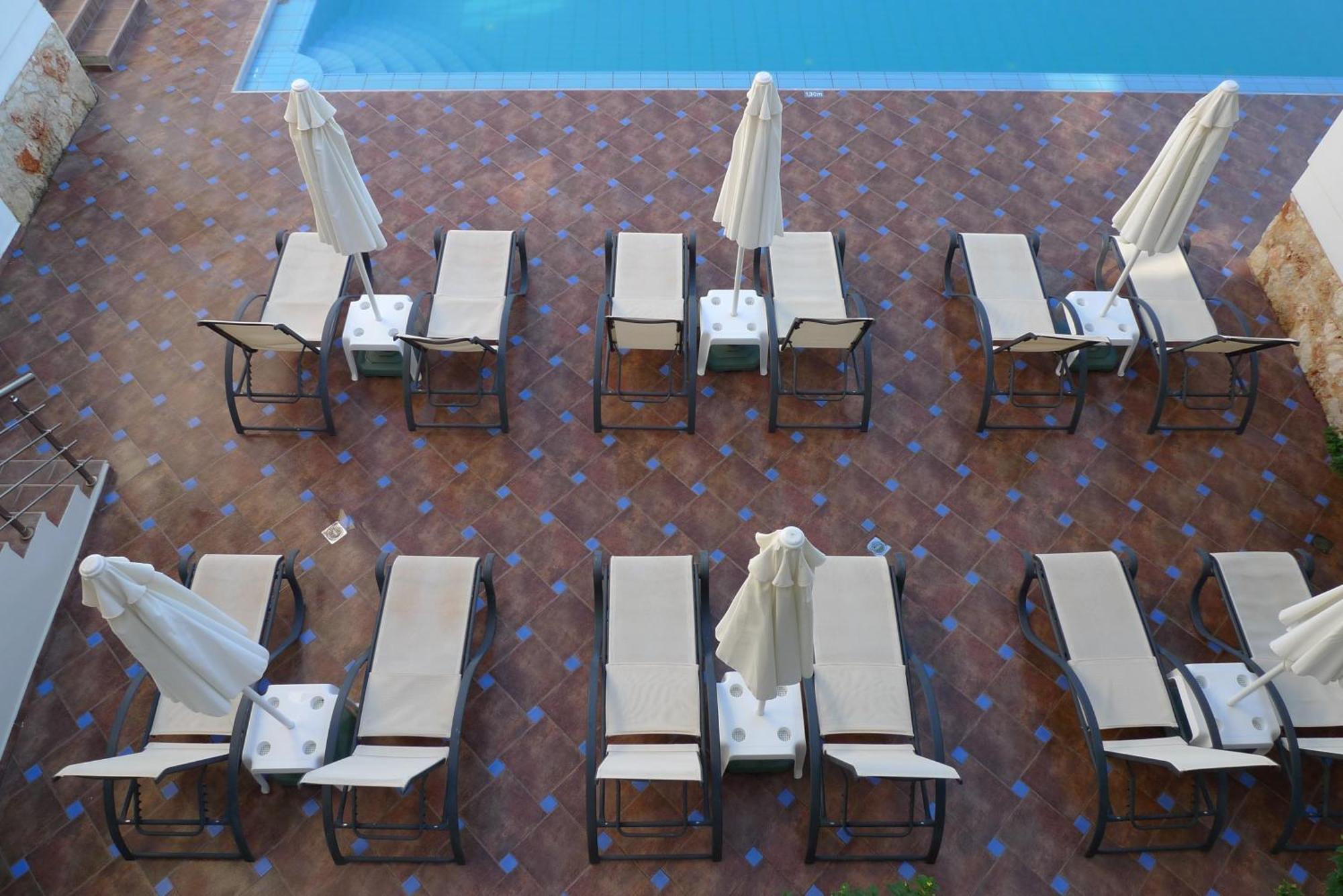 Aparthotel Theros 3*