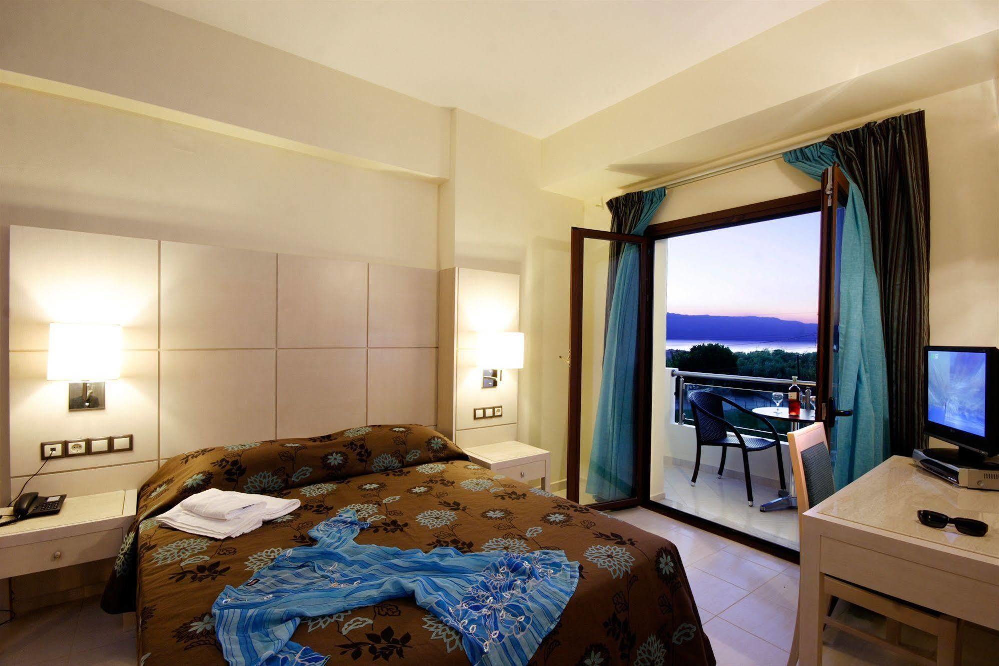 Aparthotel Theros 3*